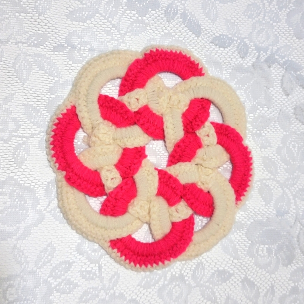 Vtg Retro Boho Style Handmade Crochet 3D Trivet Granny Hot Potholders Placemat